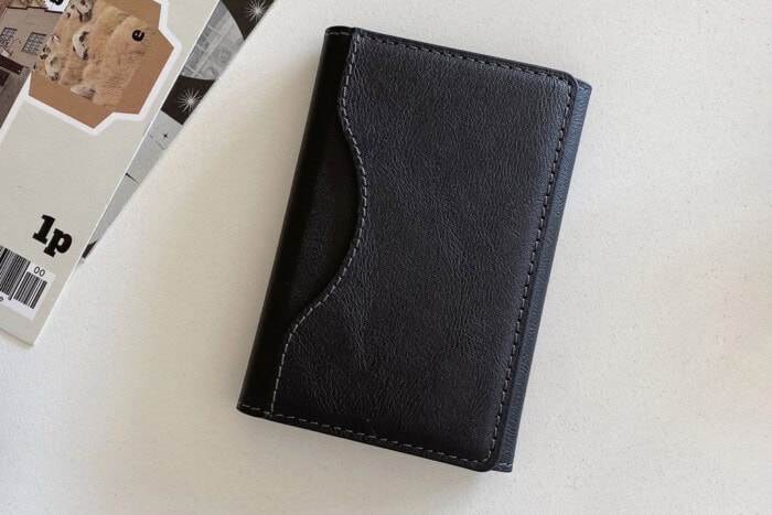 MagSafe Wallet With Stand
